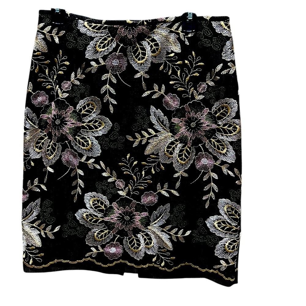 Tahari Embroidered Floral Pencil Skirt Women Size 10 Office wear, Cottage, Fairy